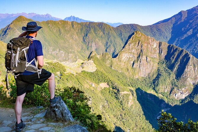 Inca Trail To Machu Picchu - Day three: Runkurakay, Sayacmarca, and Wiñaywayna