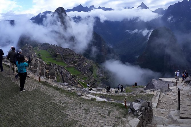 Inca Trail to Machu Picchu - One Day! - Glamping Service - Chachabamba: the first archaeological stop