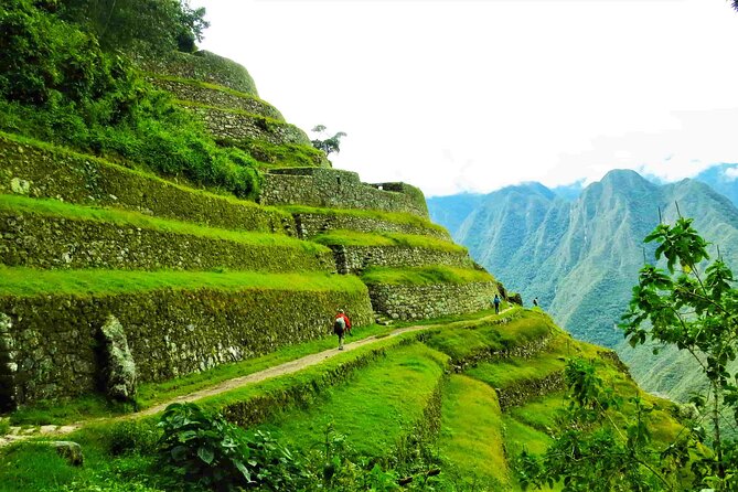 Inka Trail 4 Days to Machupicchu - Day three: stonework, tunnels, and cloud forest