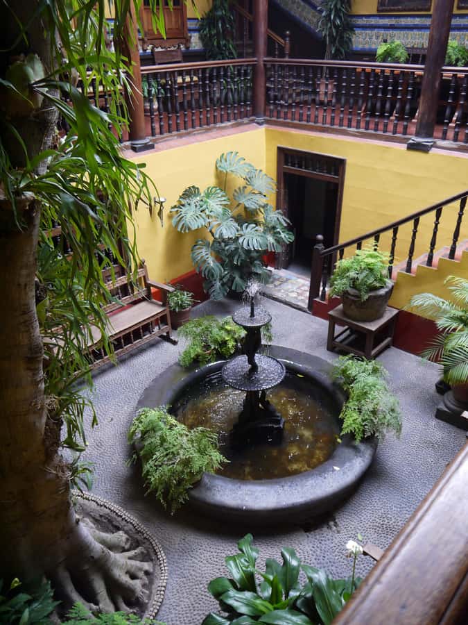 La casa de Aliaga, an alive colonial jewel at Lima center. - Booking Details That Affect Your Day