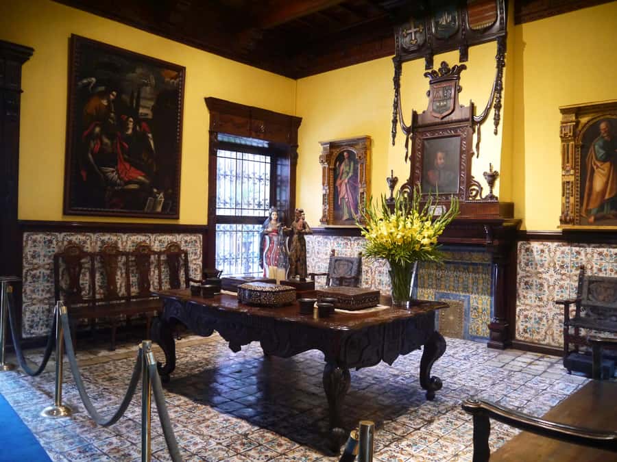 La casa de Aliaga, an alive colonial jewel at Lima center. - Why Casa de Aliaga Matters in Lima