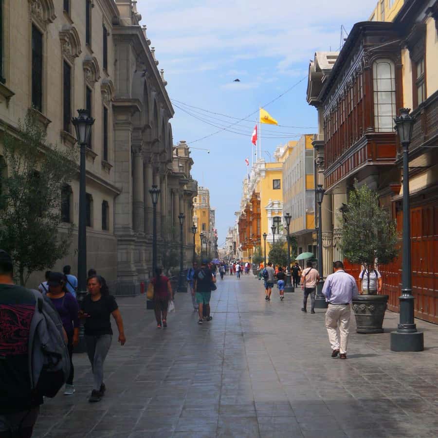 La casa de Aliaga, an alive colonial jewel at Lima center. - Entering Peru’s Oldest Mansion