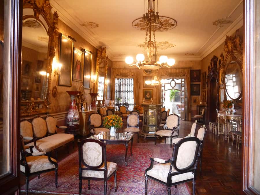 La casa de Aliaga, an alive colonial jewel at Lima center. - Guide Quality and Scheduling Matter