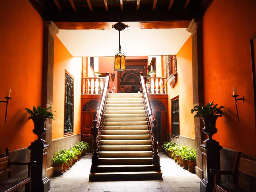 La casa de Aliaga, an alive colonial jewel at Lima center. - Who Will Enjoy This Visit Most?