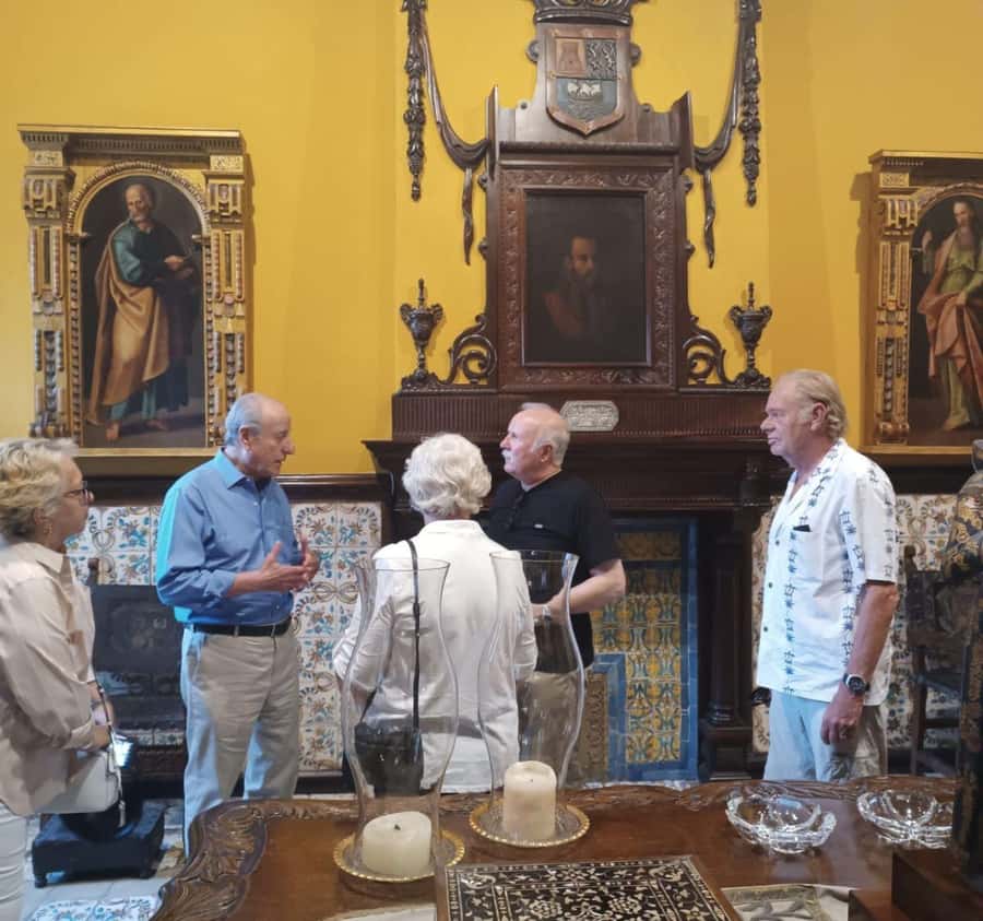 La casa de Aliaga, an alive colonial jewel at Lima center. - Meeting Casa de Aliaga Beside the Government Palace