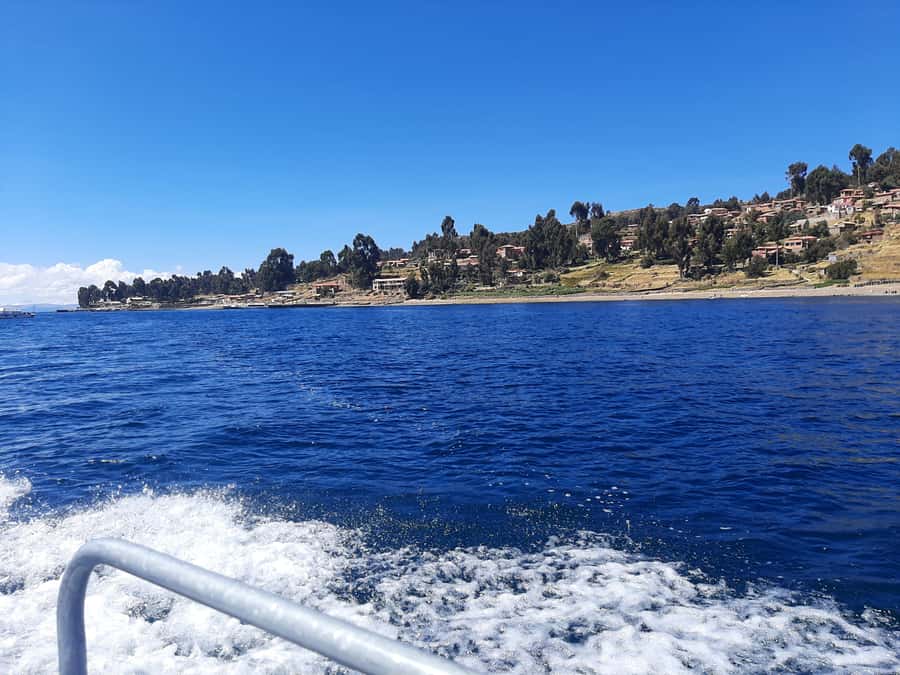 Lake Titicaca, Peru: Guided Tour to the Uros and Amantani Islands with Lunch - The Guide and Language Support