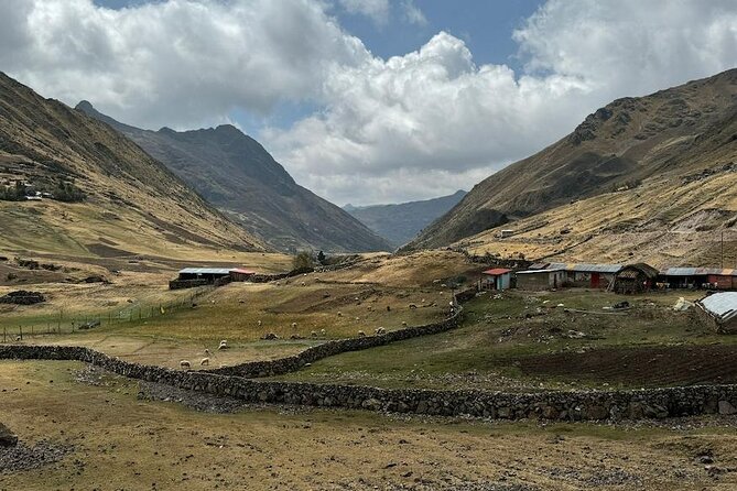 Lares Trek to Machu Picchu 4 Days - Day 2: Pachacutec Pass and the long descent to Quiswarani