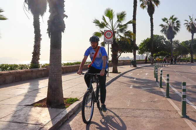 Lima Bike Tour in Miraflores & Barranco - Shared small group - Larcomar and the modern Miraflores coast