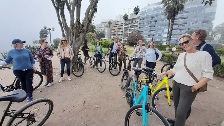 Lima Bike Tour: La Costa Verde & Jesus Statue in Chorrillos - Barranco’s murals, old streets, and Bridge of Sighs