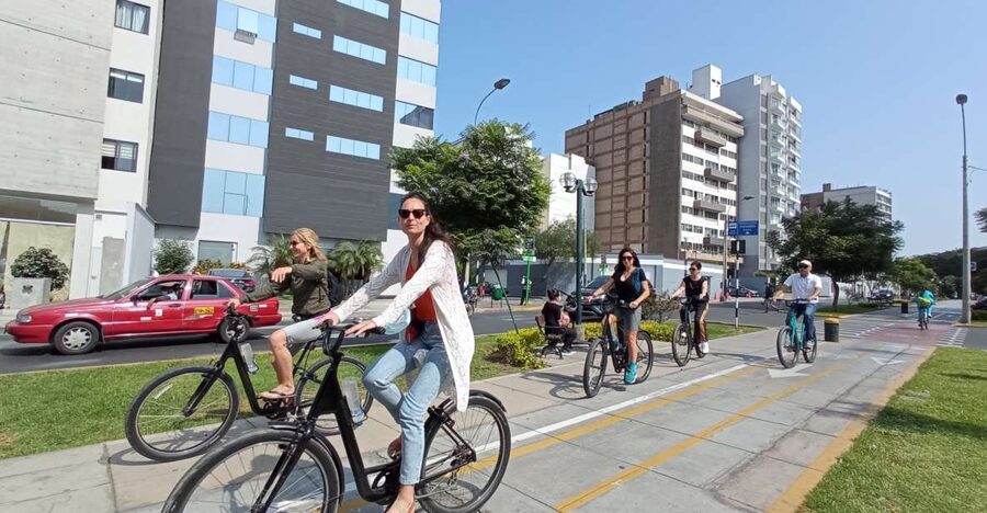 Lima Bike Tour: La Costa Verde & Jesus Statue in Chorrillos - The climb to El Morro and Cristo del Pacífico