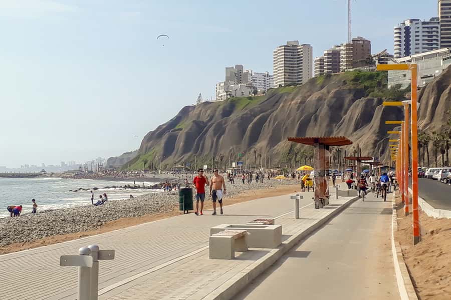 Lima Bike Tour: La Costa Verde & Jesus Statue in Chorrillos - A 20-minute pause with coffee, gelato, or beer