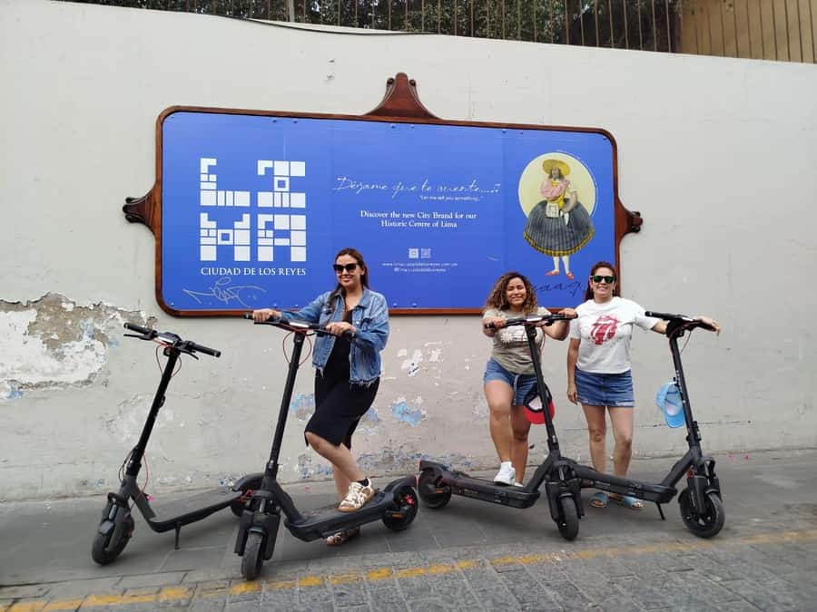 Lima Bike Tour: La Costa Verde & Jesus Statue in Chorrillos - Kennedy Park and the first look at Miraflores