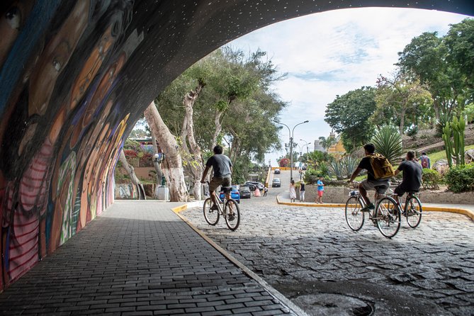 Lima Bike Tour Miraflores - Barranco + Huaca Pucllana! - Faro La Marina and the first Pacific views