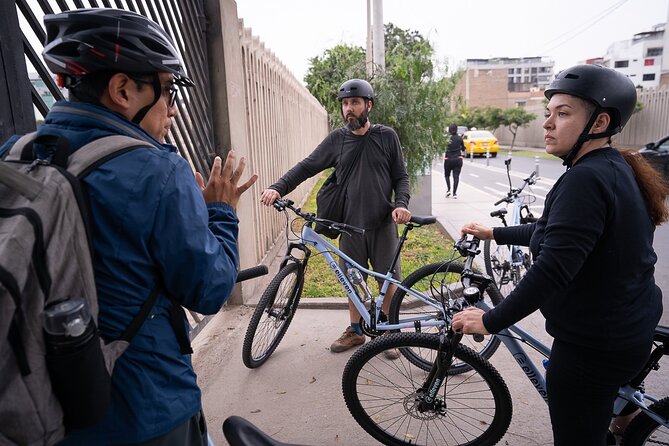 Lima: City biking - El Olivar, San Isidro’s green breathing space