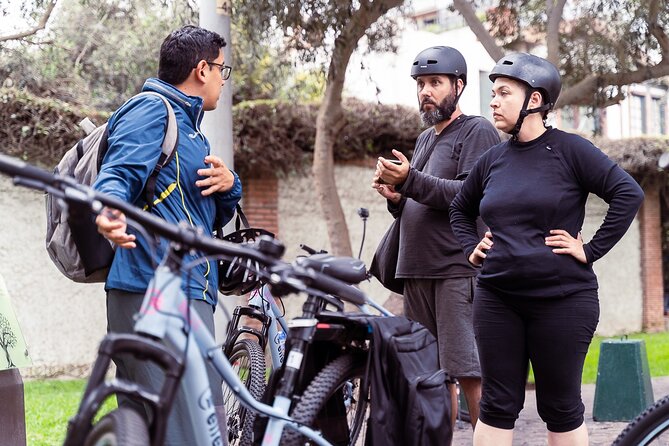 Lima: City biking - One hour through Miraflores