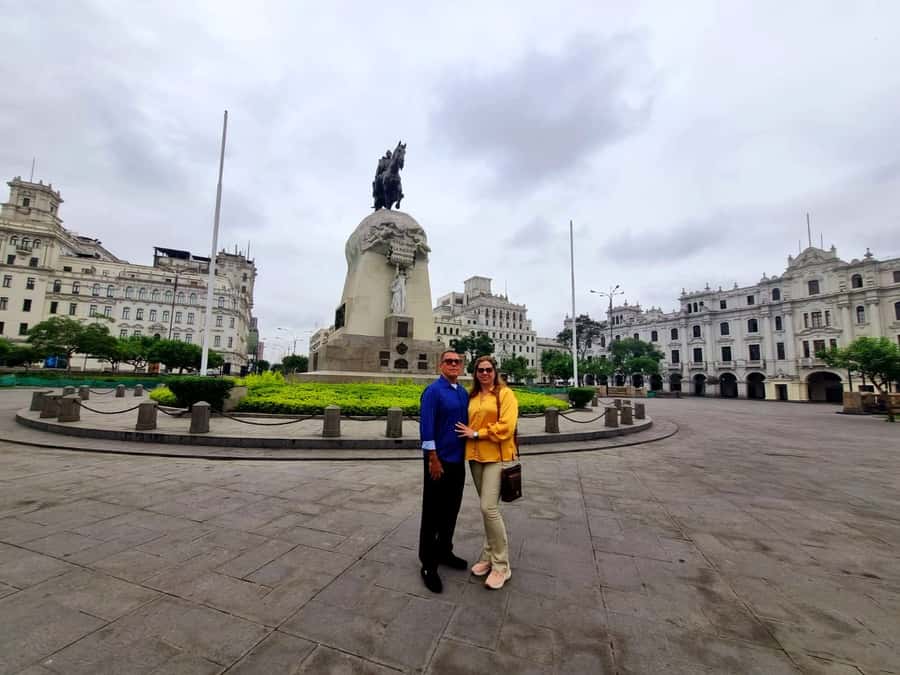 Lima: City Highlights Walking Tour & Catacombs - Walking Jirón de la Unión, Lima’s former social center