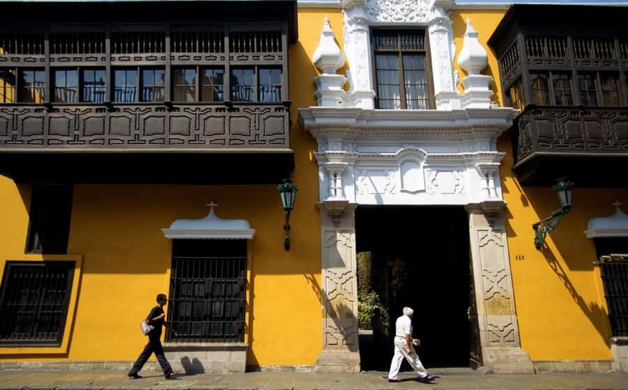 Lima : City tour 360° Panoramic bus - Sightseeing Tour - San Isidro and the modern face of the capital