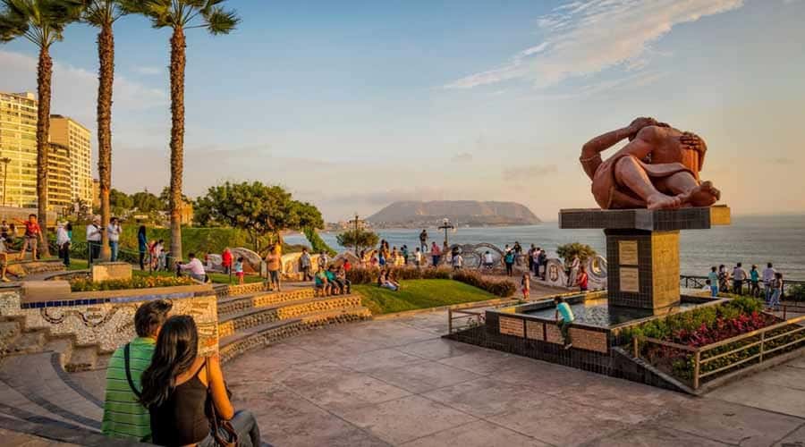Lima : City Tour by Panoramic Bus - Walking & Catacombs - From Miraflores to 1,500-year-old Huaca Pucllana