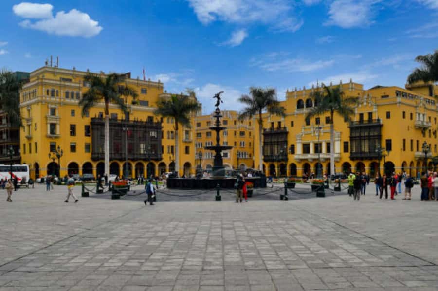 Lima: Historical Center Guided Walking Tour for free - Five details that shape the experience