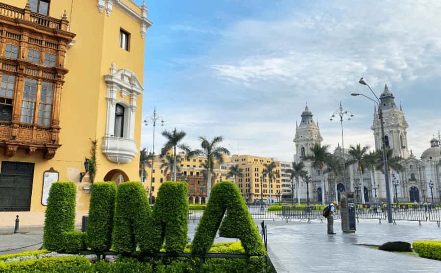 Lima: Historical Center Guided Walking Tour for free - The Main Square is not quite what you expect