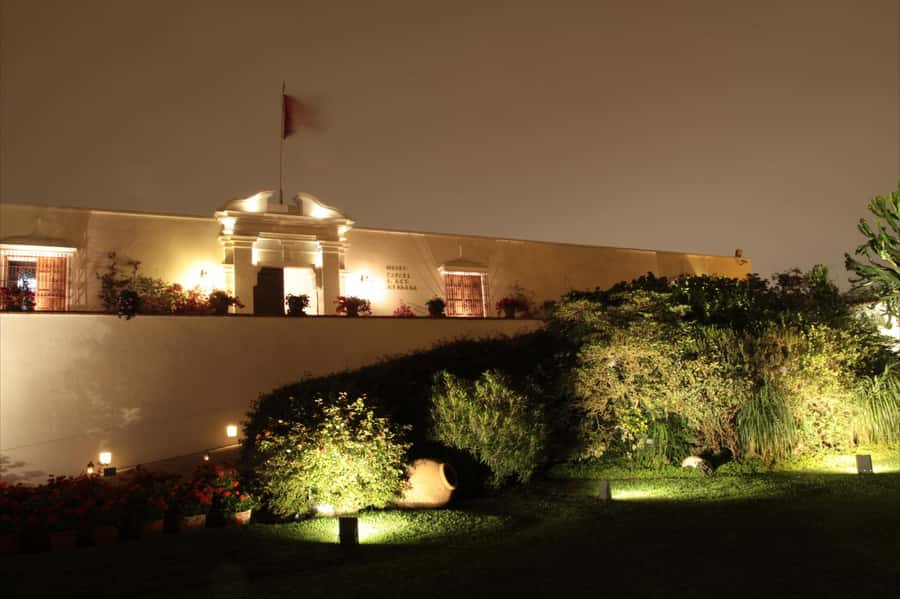 Lima: Huaca Ruins and Larco Museum at Night with Dinner - Key points at a glance