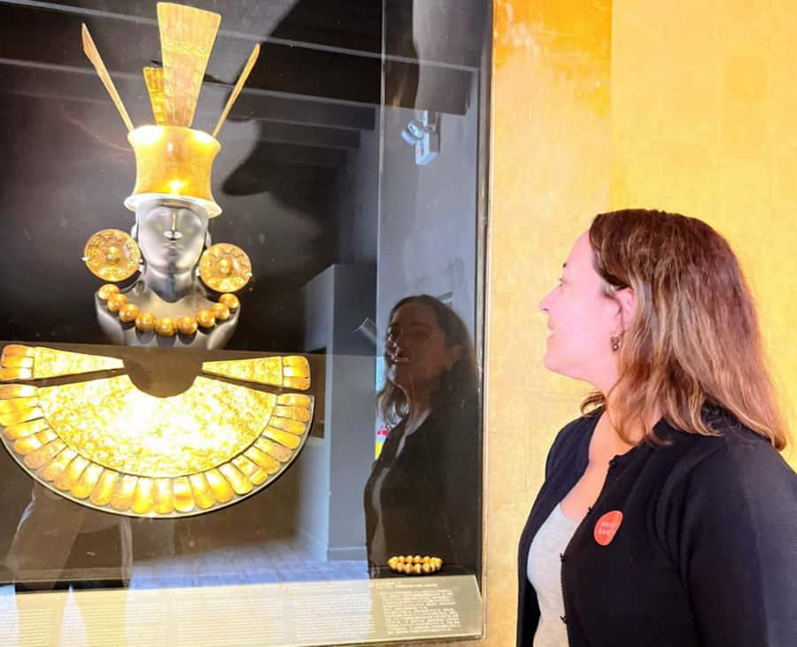 Lima: Larco Museum Entry Ticket & Guided Tour with Pickup - A small group gives the guide room to teach