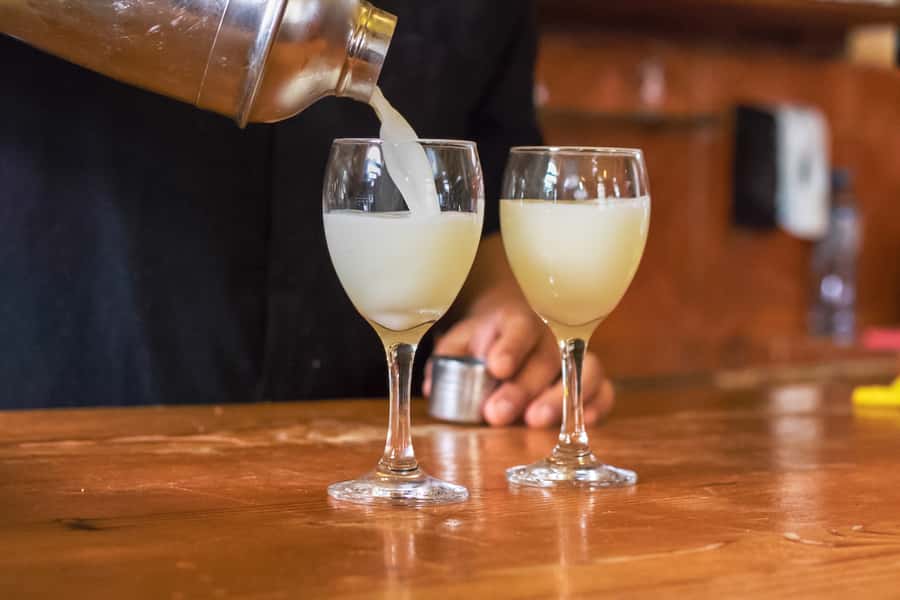 Lima: Lights, Pisco, and Fun Night Tour and Pisco Tasting - What the fountain show does well