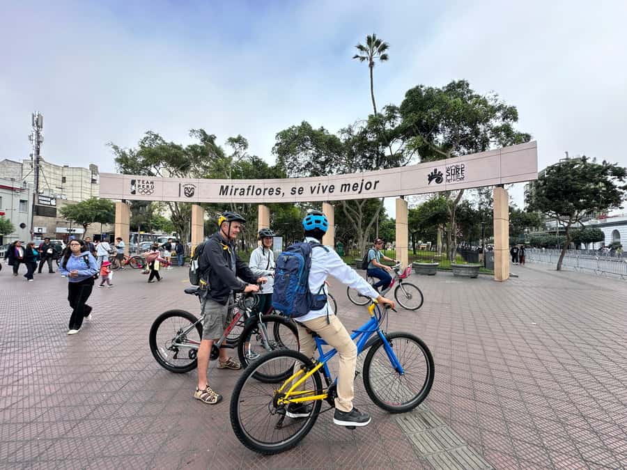 Lima: Miraflores & Barranco Guided Bike Tour - Parque del Amor and the Pacific edge