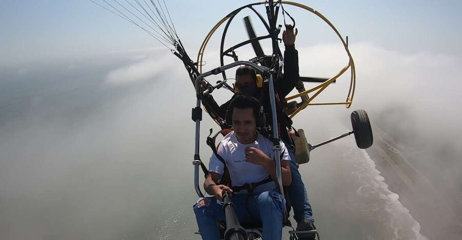Lima: Paragliding Flight Over Costa Verde Districts - Four districts below your feet