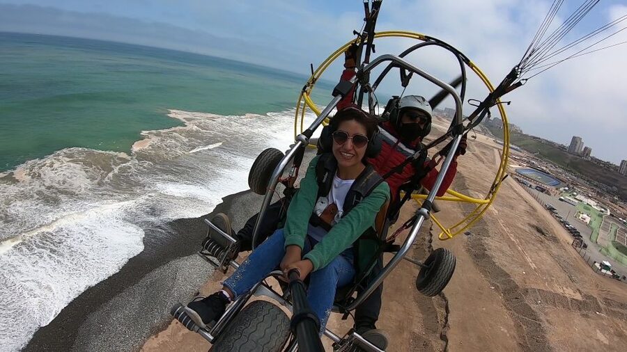 Lima: Paragliding Flight Over Costa Verde Districts - The HD video is useful, with one catch