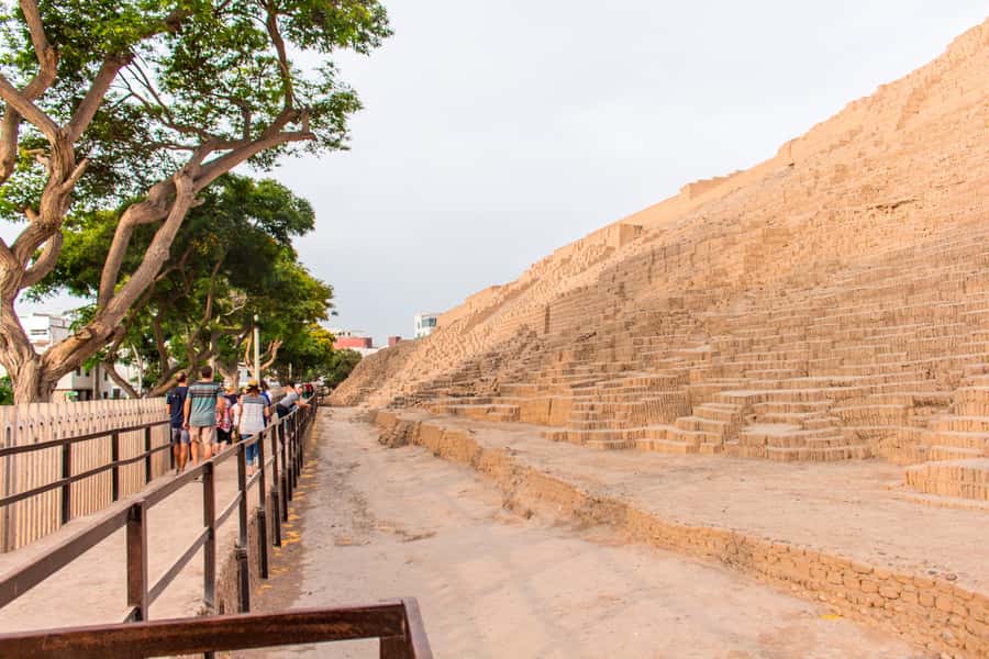 Lima: Private Tour to Huaca Pucllana and Huaca Mateo Salado - Crossing Lima to Huaca Mateo Salado