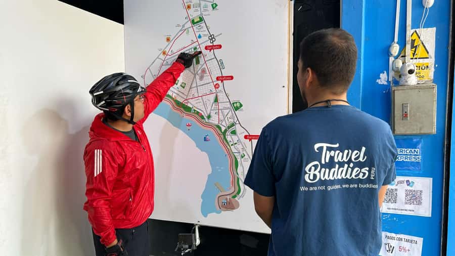 Lima: Sightseeing Bike Tour with Food and Drink Tastings - BuenaVista Cafe: Chicha Morada and Empanadas
