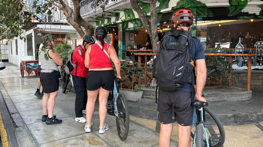 Lima: Sightseeing Bike Tour with Food and Drink Tastings - Surquillo Market and Three Local Fruits