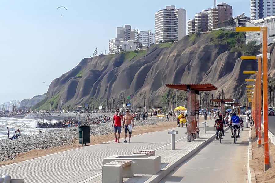 Lima: The Charm of Barranco & Pre Inca Pyramid in Miraflores - Barranco’s old streets and artistic mood