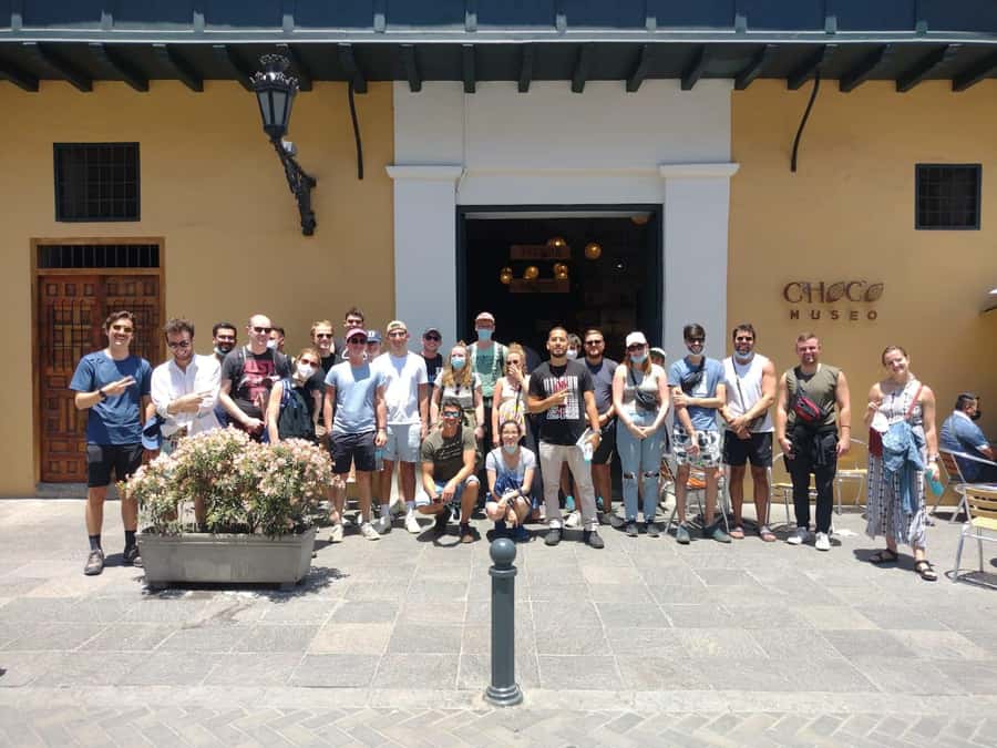 Lima: Tour a pie con Guía Local por el Centro Histórico - Jirón de la Unión and the Taulichusco monument