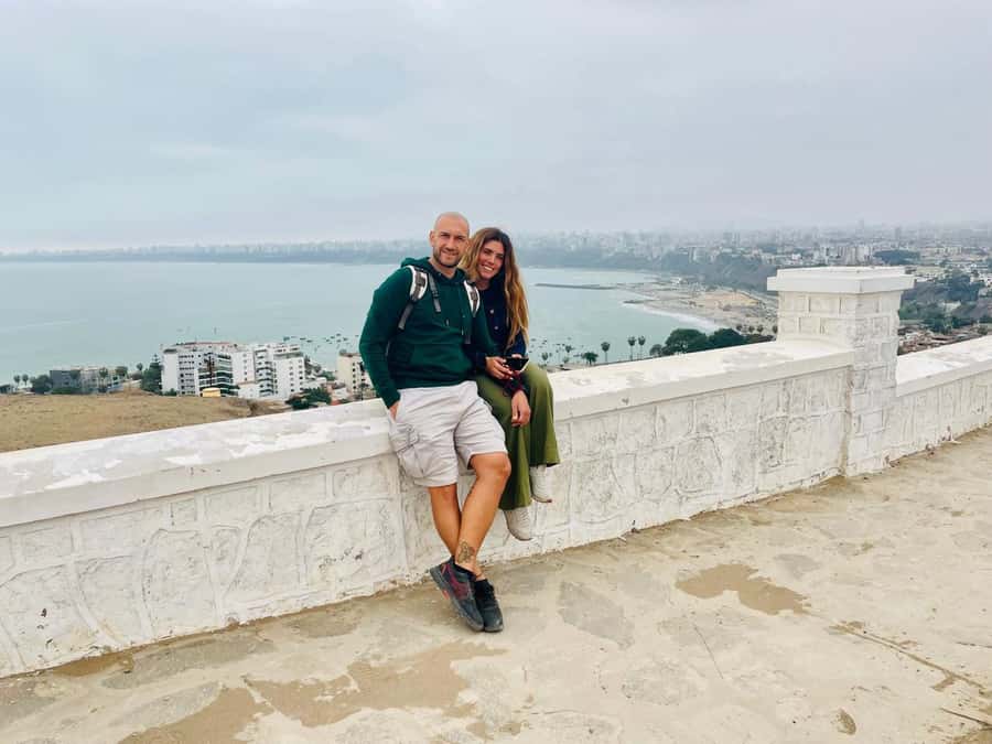 Lima: Tour in Miraflores, San Isidro, Barranco & Chorrillos - Looking down on Huaca Pucllana