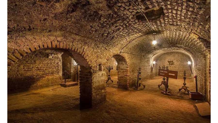 LIMA WALKING TOUR CATACOMBS FROM MIRAFLORES, HISTORICAL CENTER, WINES+BUS - Plaza San Martín and the start of the historic center walk