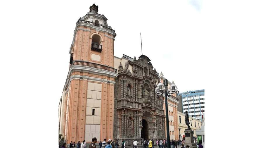LIMA WALKING TOUR CATACOMBS FROM MIRAFLORES, HISTORICAL CENTER, WINES+BUS - Santo Domingo and San Francisco’s underground catacombs