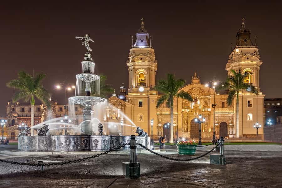 Lima: Water Magic Circuit, Downtown and Catacombs Night Tour - Why this four-hour Lima tour works