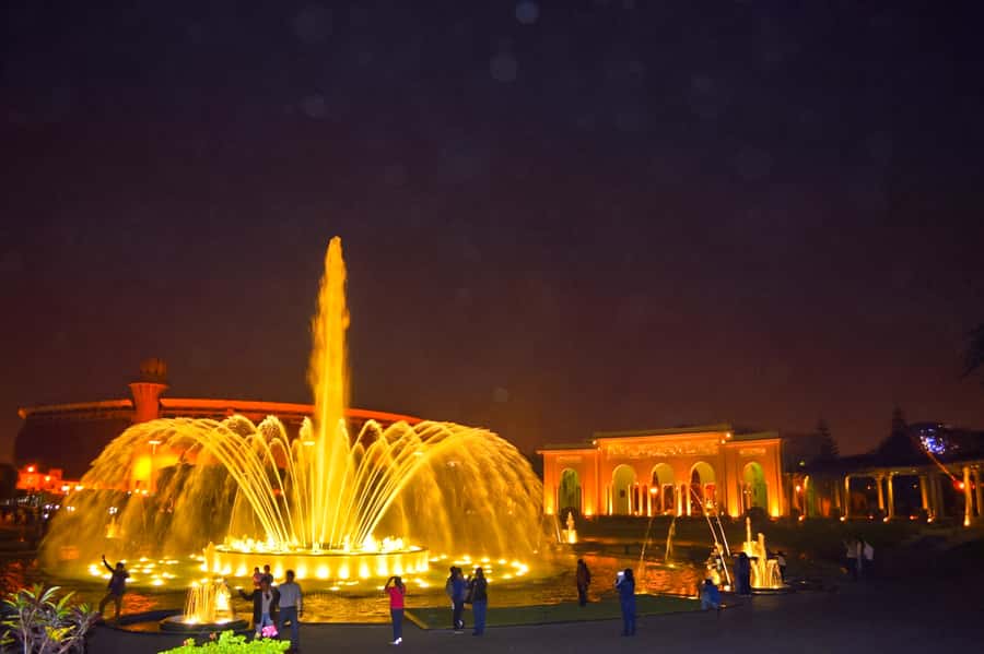 Lima: Water Magic Circuit, Downtown and Catacombs Night Tour - What the private format changes