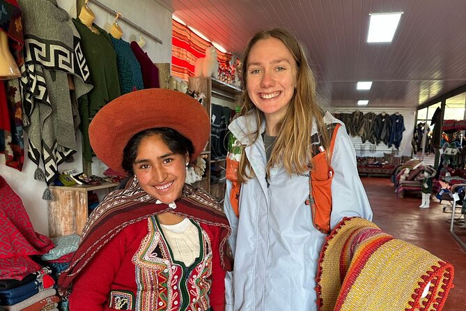 Lunch, Llamas & Textiles Experience (Cusco Region): ANDEAN COLORS - Boutique shopping without losing the cultural focus
