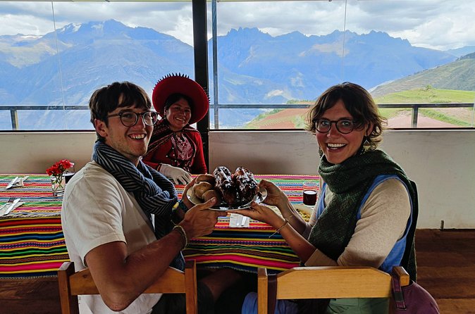 Lunch, Llamas & Textiles Experience (Cusco Region): ANDEAN COLORS - What the $25 price really covers