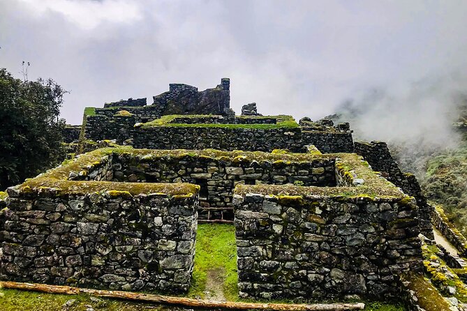 Luxury Inca Trail to Machu Picchu in 4 Days - Before dawn from Cusco to Km 82