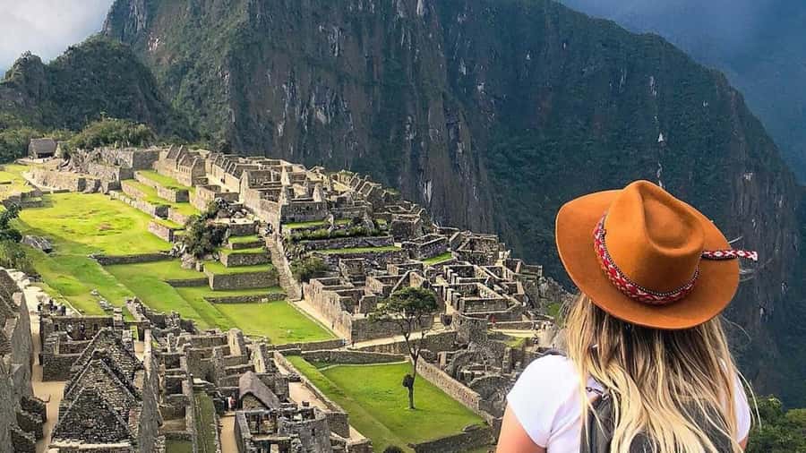 Machu Picchu: 1-day tour by Vistadome Panoramic train - Two to three hours inside the Inca citadel