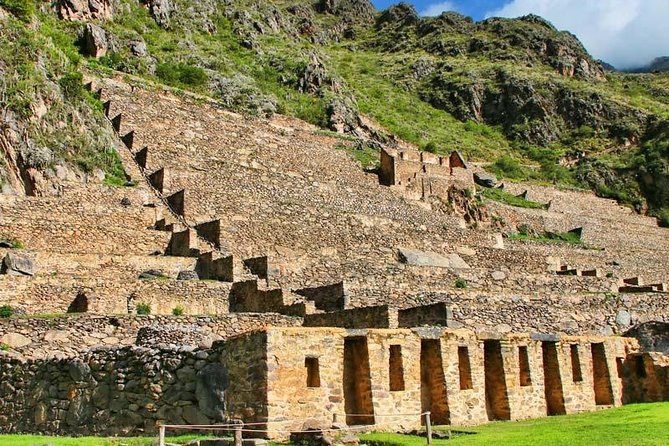 Machu Picchu and Sacred Valley - 2 days guided tour from Cusco - Urubamba: a welcome midday meal