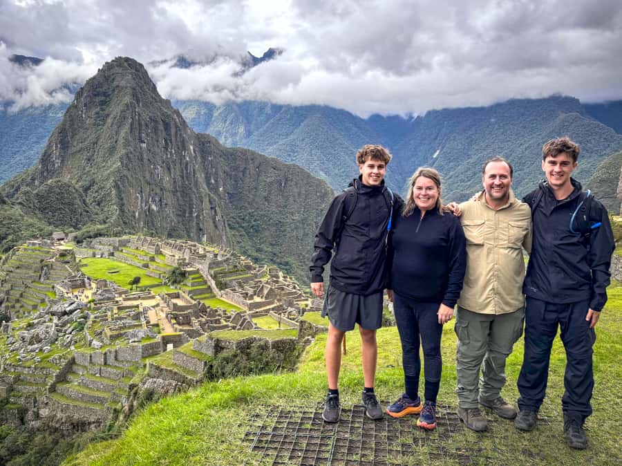 Machu Picchu: Chinchero, Maras, Moray & Machu Picchu 2 days - Chinchero: Inca foundations and a colonial church