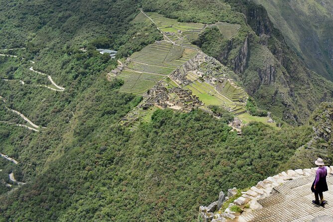 Machu Picchu full day Tour by train Expedition - Why the small group of eight matters