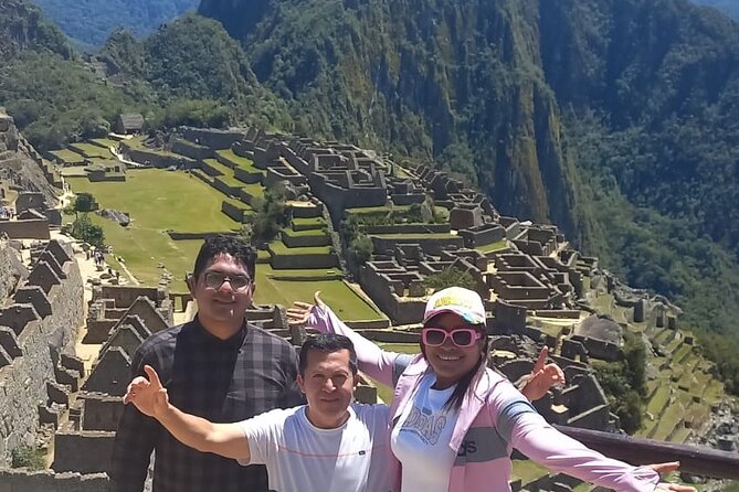 MACHU PICCHU full day - The 30-minute bus ride to Machu Picchu
