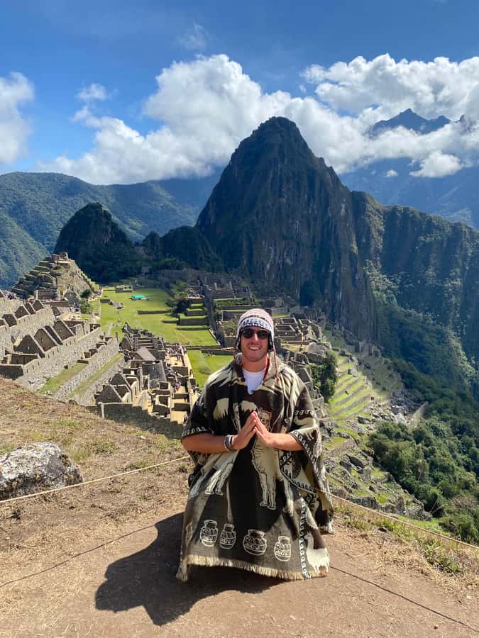 Machu Picchu: historical and photographic guided tour - Moving from photo spots into the stonework