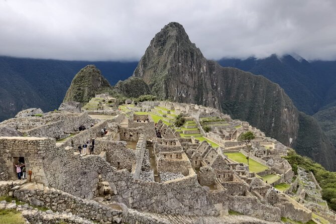 Machu Picchu Private Archaeological and Historical Guided Tour - Temples, altars, and the Inca plan